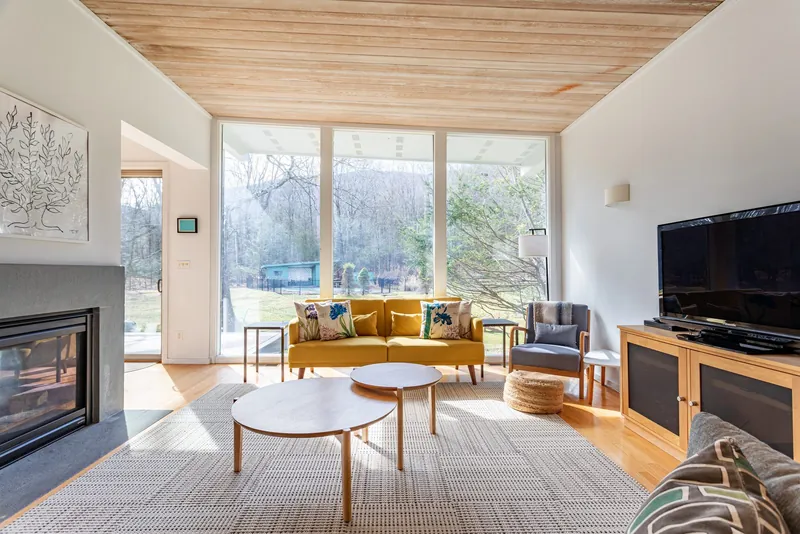 Should You Self-Manage Your Airbnb or Hire a Manager?